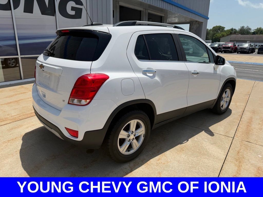 Used 2019 Chevrolet Trax LT w/ LT Convenience Package FWD image 3