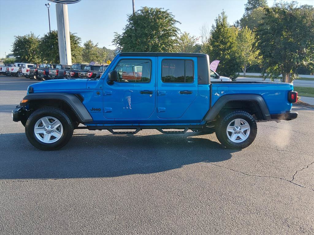 Used 2023 Jeep Gladiator Sport AWD/4WD image 7
