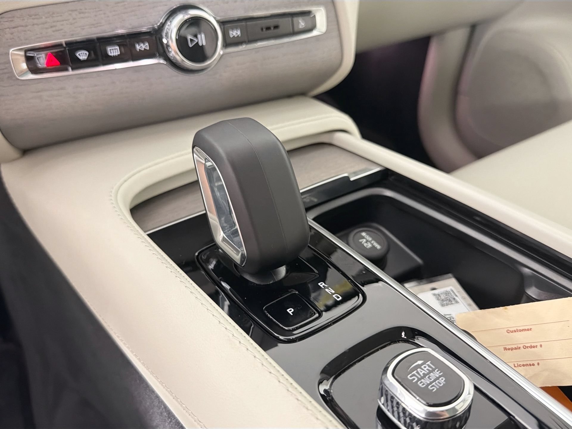 Certified 2024 Volvo XC90 B5 Plus w/ Protection Package AWD/4WD image 16