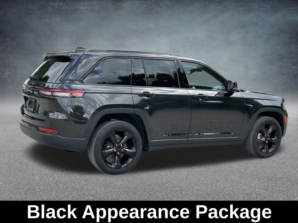 Used 2024 Jeep Grand Cherokee Limited w/ Black Appearance Package image 7