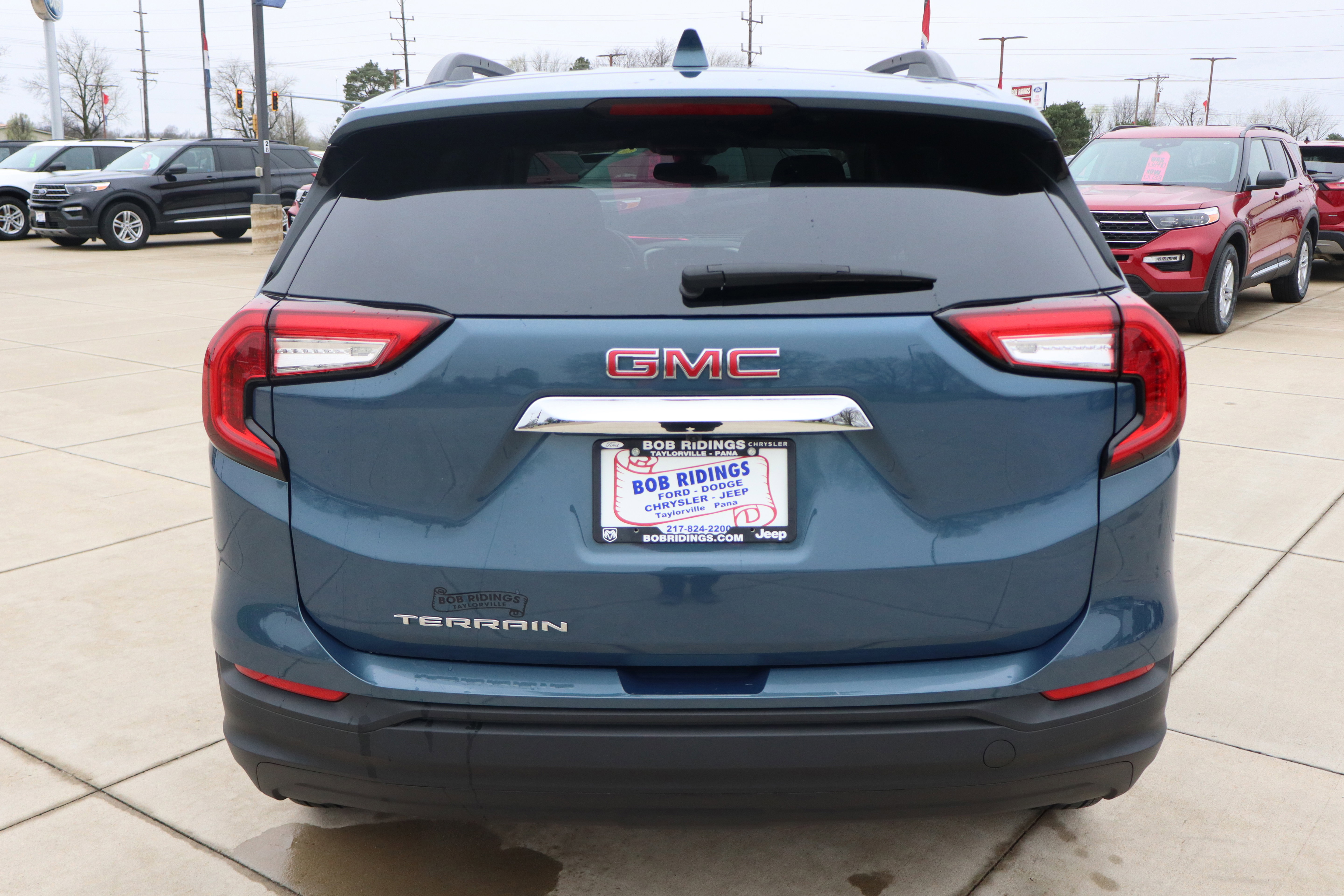 Used 2024 GMC Terrain SLE w/ Driver Convenience Package image 6
