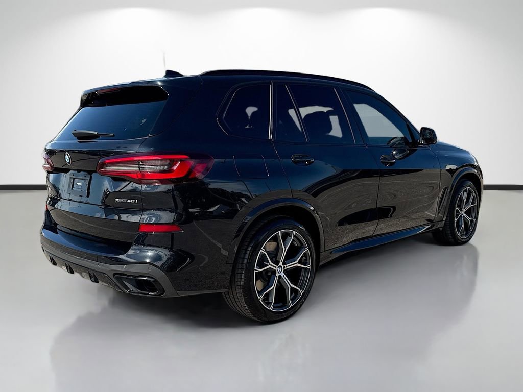 Used 2021 BMW X5 xDrive40i w/ M Sport Package image 3
