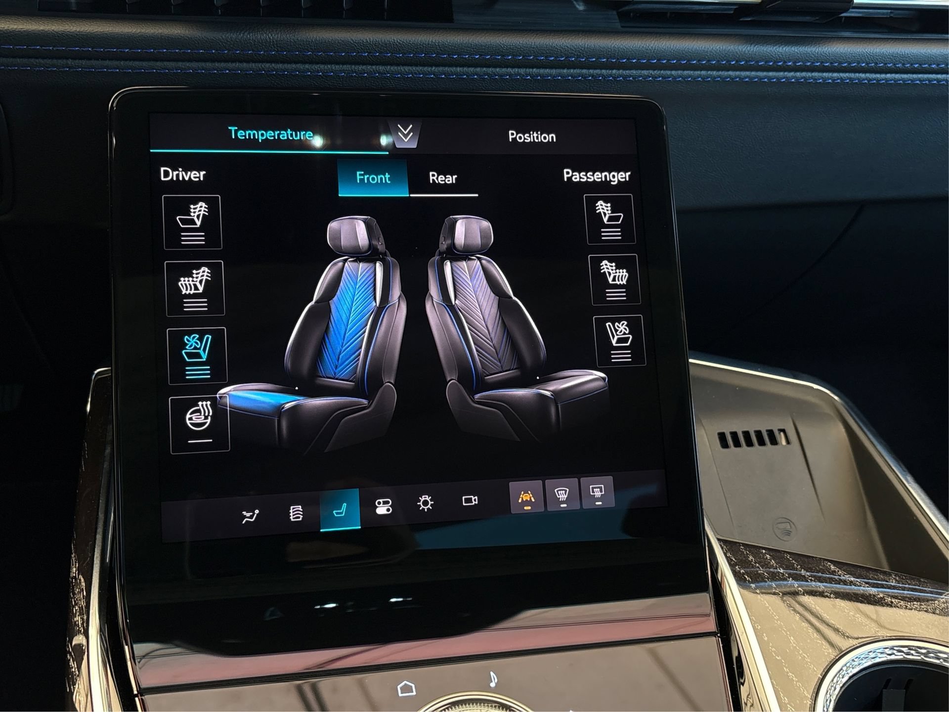 New 2026 Cadillac Escalade IQ Luxury 1 w/ LPO, Etrunk Organizer Package AWD/4WD image 30