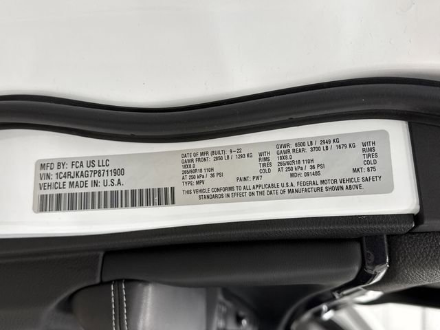 Used 2023 Jeep Grand Cherokee L Laredo image 37