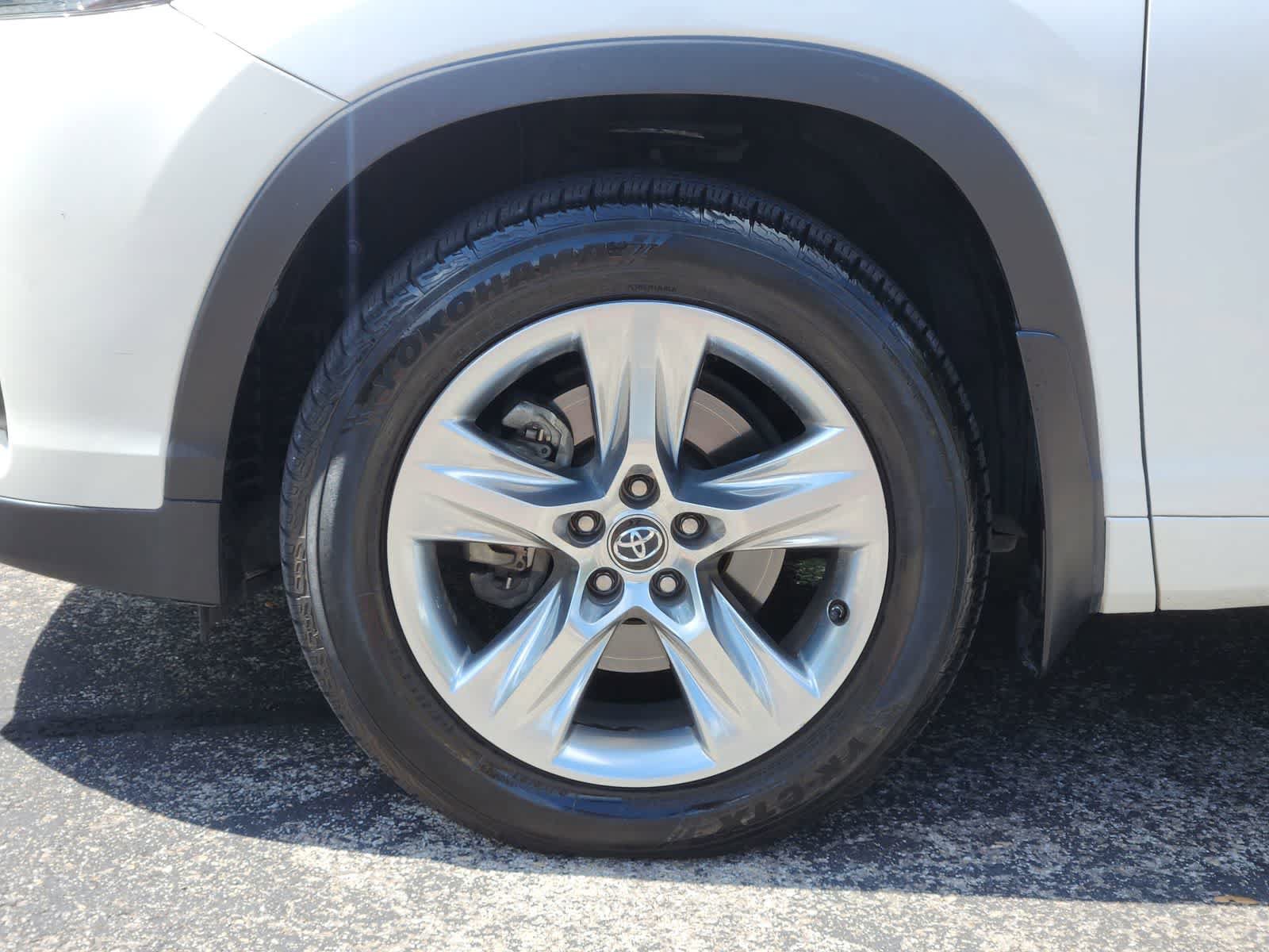 Used 2017 Toyota Highlander Limited FWD image 9