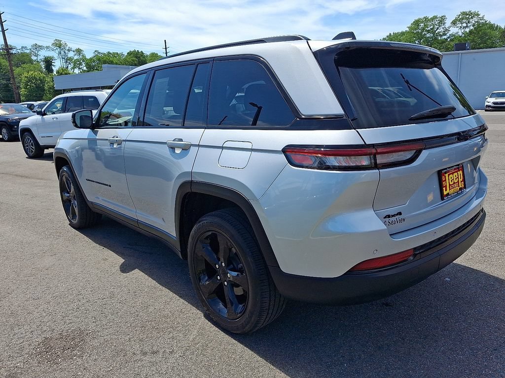 Certified 2023 Jeep Grand Cherokee Altitude AWD/4WD image 4