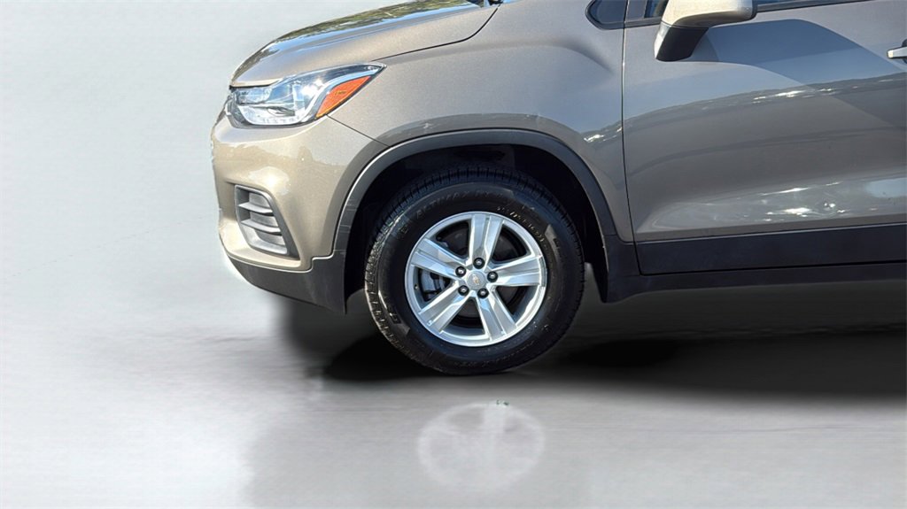 Used 2022 Chevrolet Trax LT w/ Driver Confidence Package image 9