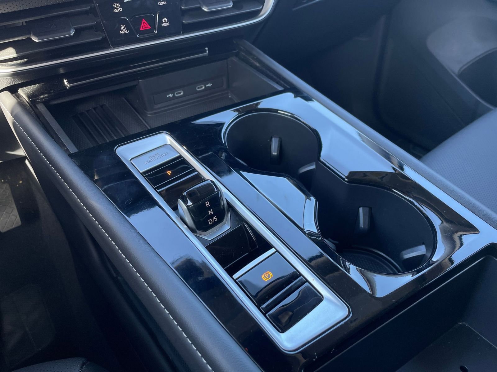 Used 2025 Volkswagen Atlas SE image 44