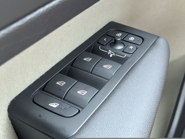 New 2026 Volvo XC40 B5 Plus w/ Protection Package Premier image 27