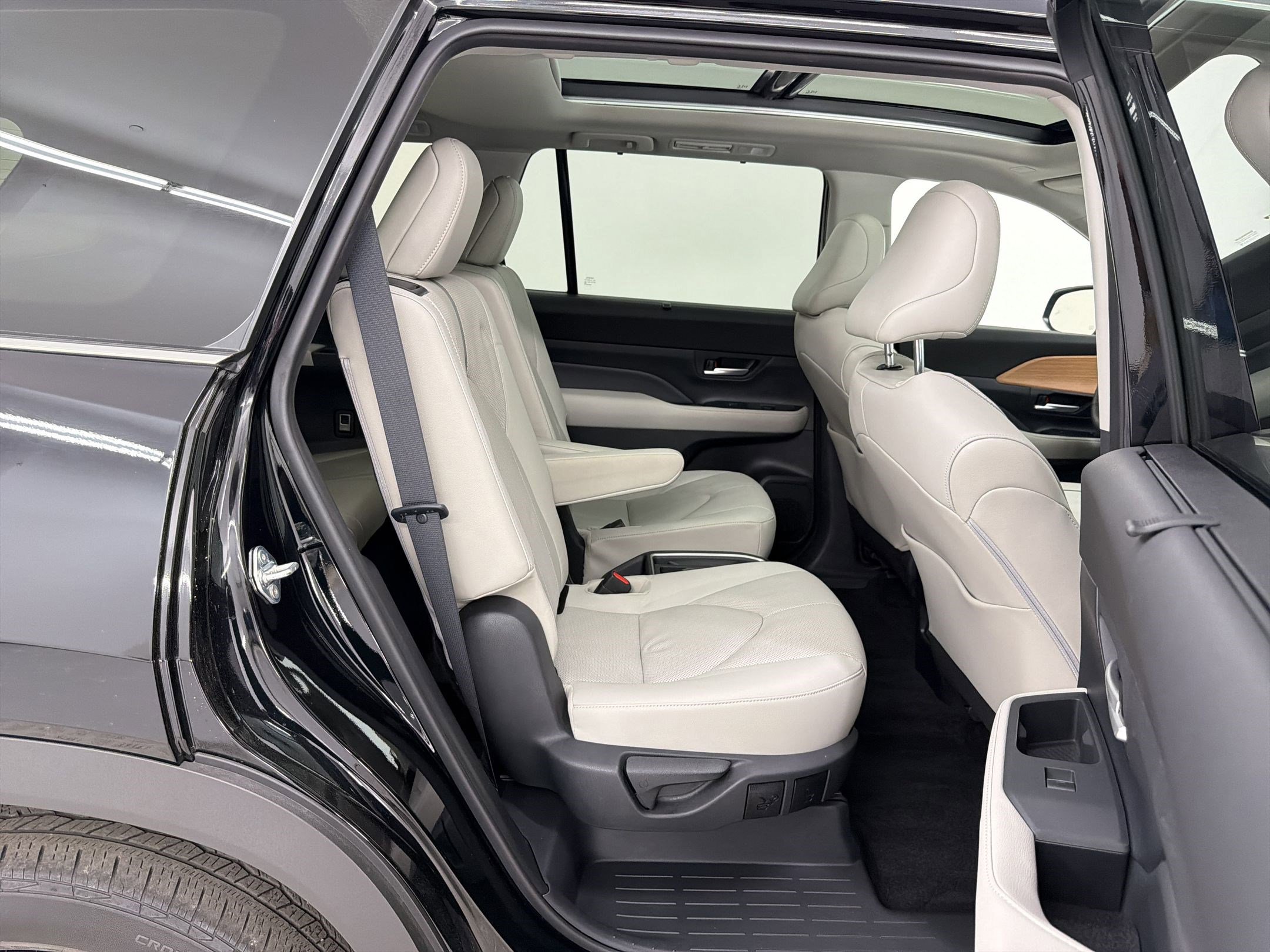 Used 2024 Toyota Grand Highlander Platinum image 27