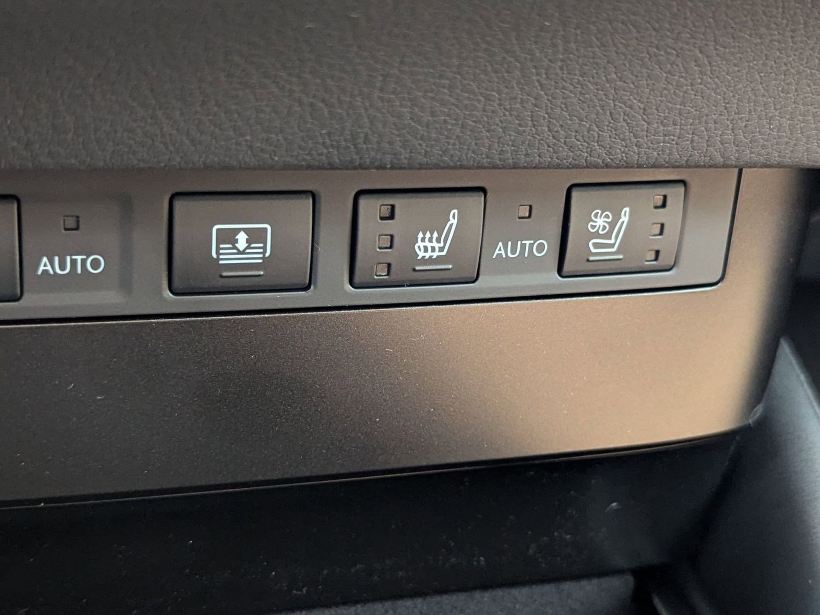 New 2025 Lexus ES 350 Ultra Luxury image 33