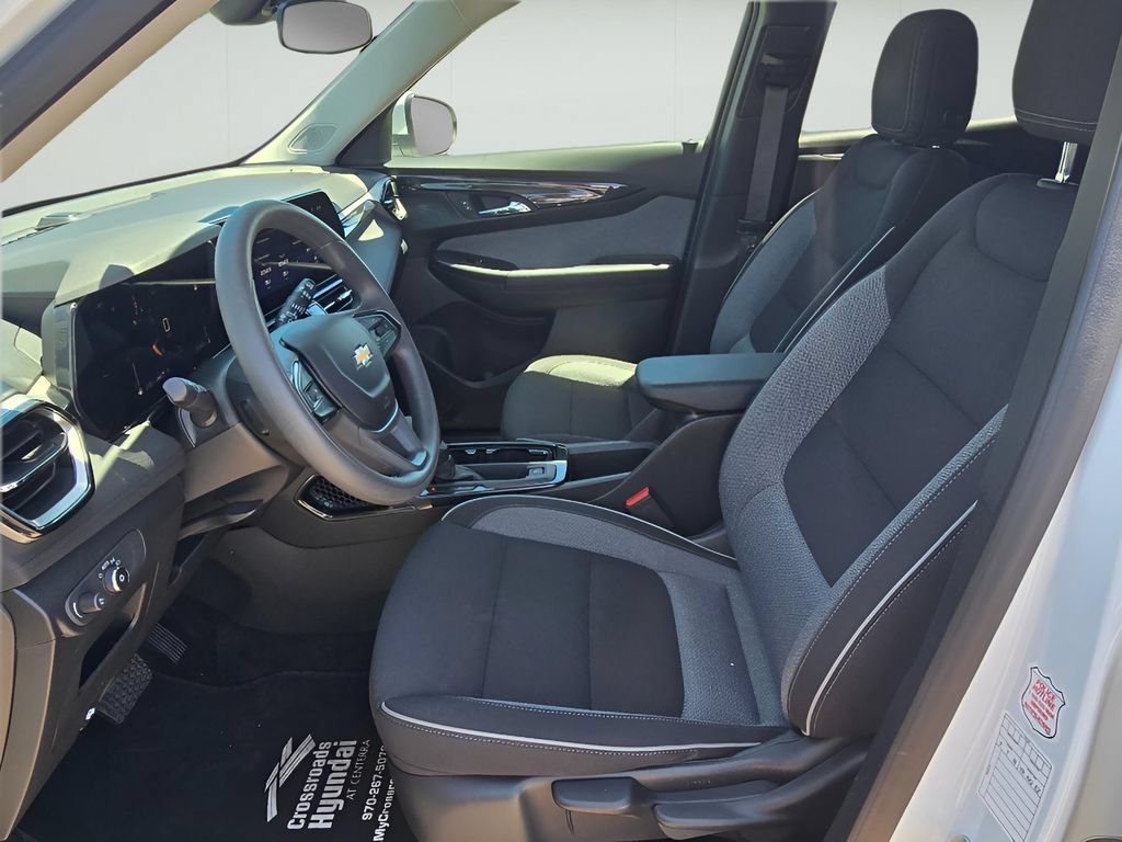 Used 2025 Chevrolet TrailBlazer LT AWD/4WD image 27