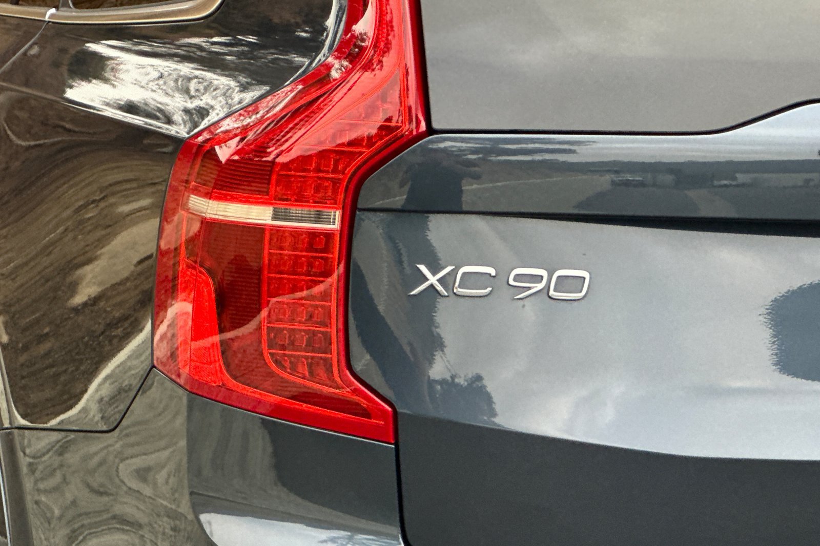 Used 2025 Volvo XC90 T8 Plus AWD/4WD image 35