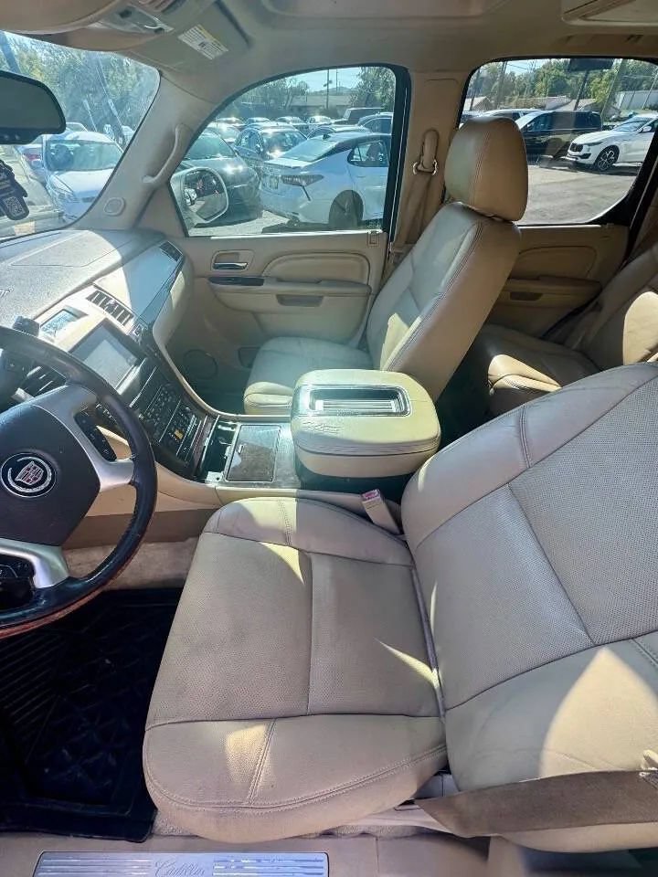 Used 2013 Cadillac Escalade Premium AWD/4WD image 12