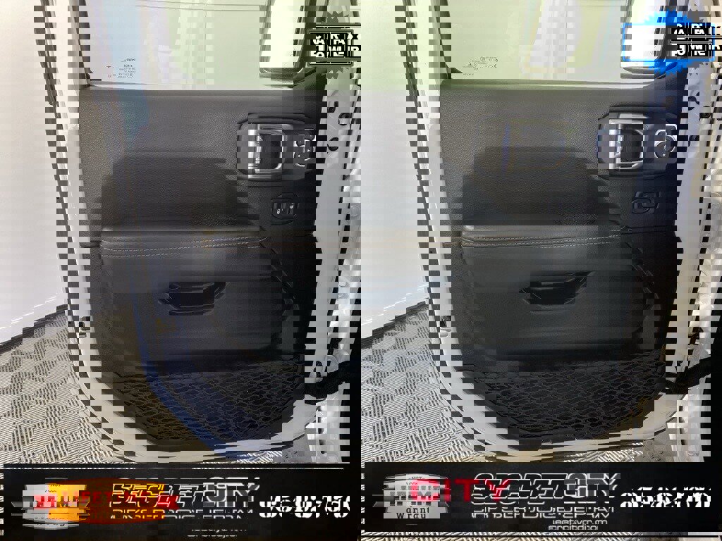 Used 2022 Jeep Wrangler Unlimited Sahara image 12