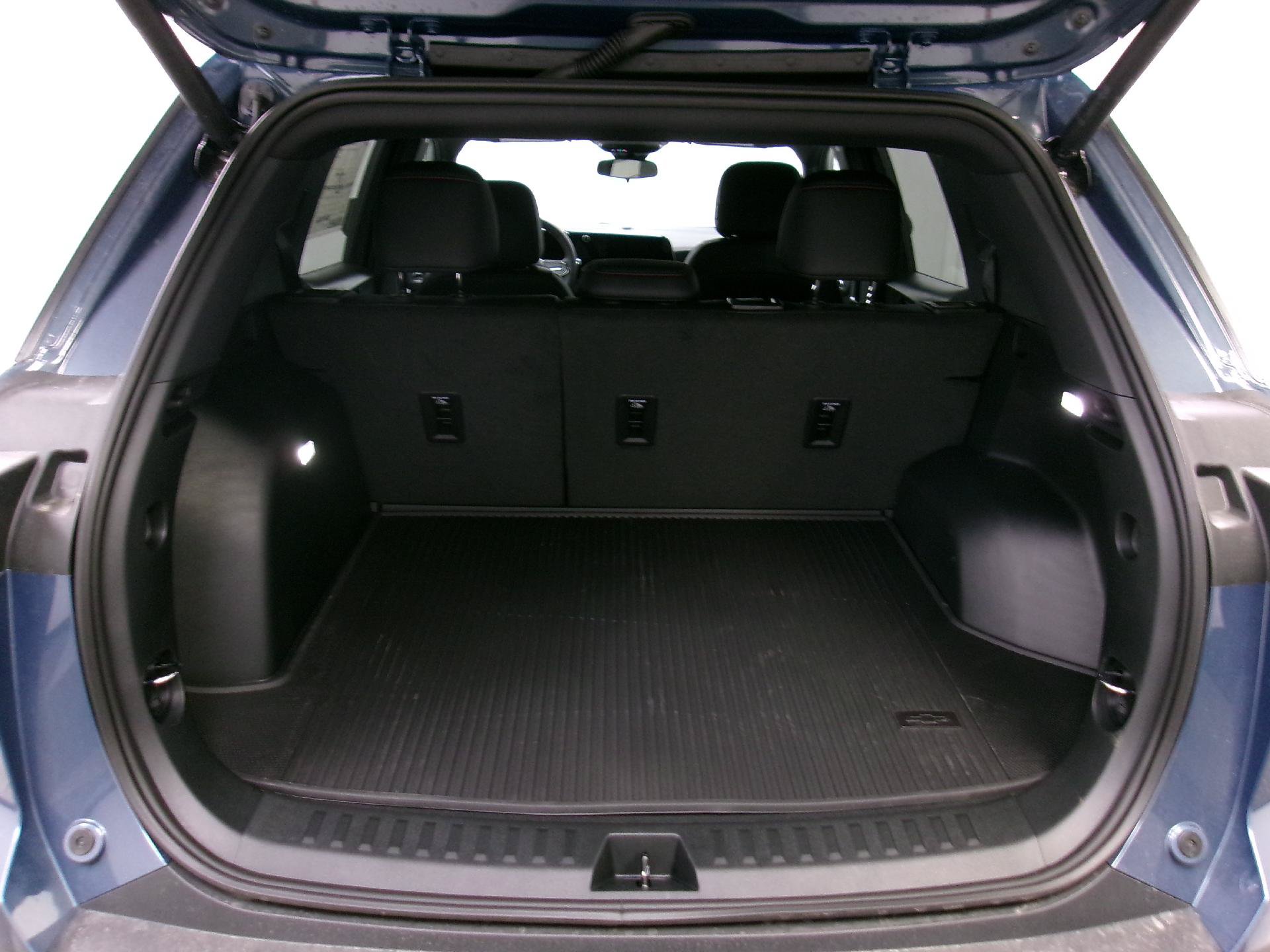 New 2026 Chevrolet Equinox RS w/ LPO, Floor Liner Package FWD image 11