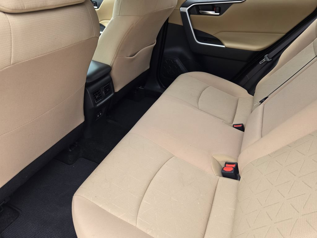 Used 2019 Toyota RAV4 XLE w/ Convenience Package FWD image 29
