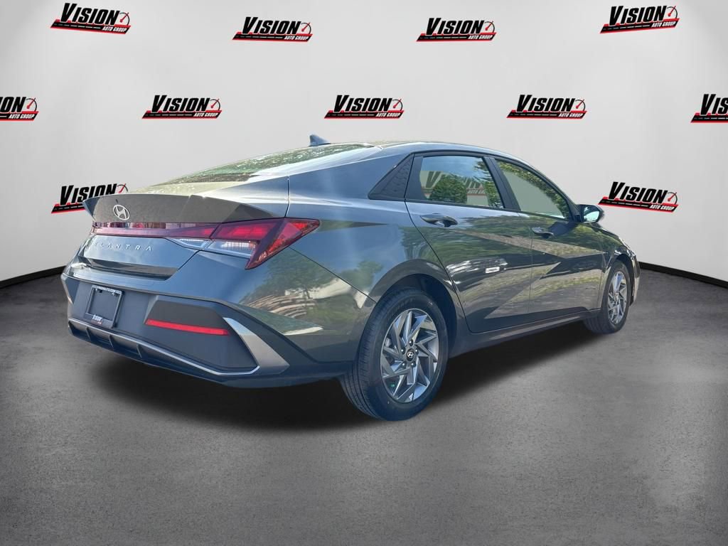 Used 2024 Hyundai Elantra SEL FWD image 5