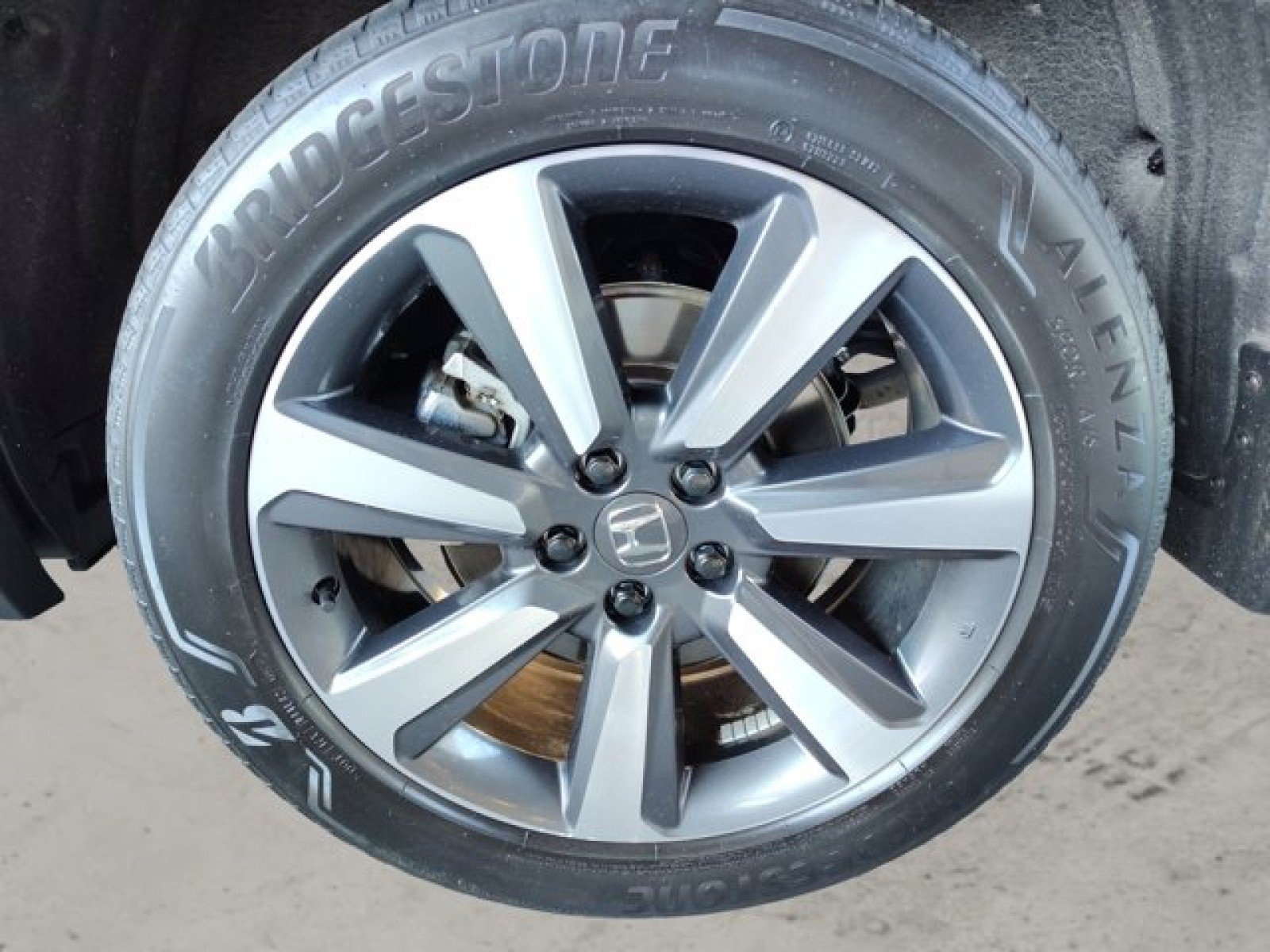 Used 2023 Honda Pilot Touring image 10