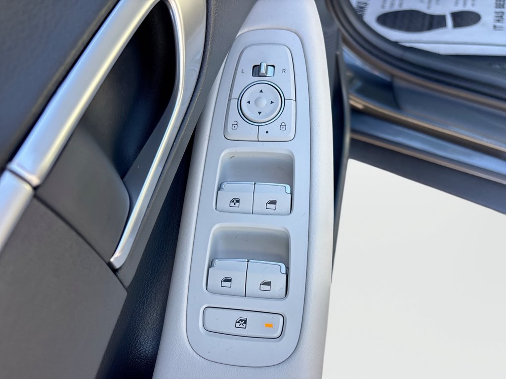 Used 2023 Hyundai Sonata SE w/ Cargo Package FWD image 25