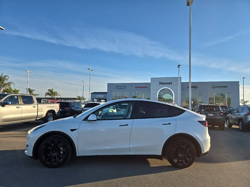 Used 2020 Tesla Model Y Long Range image 9