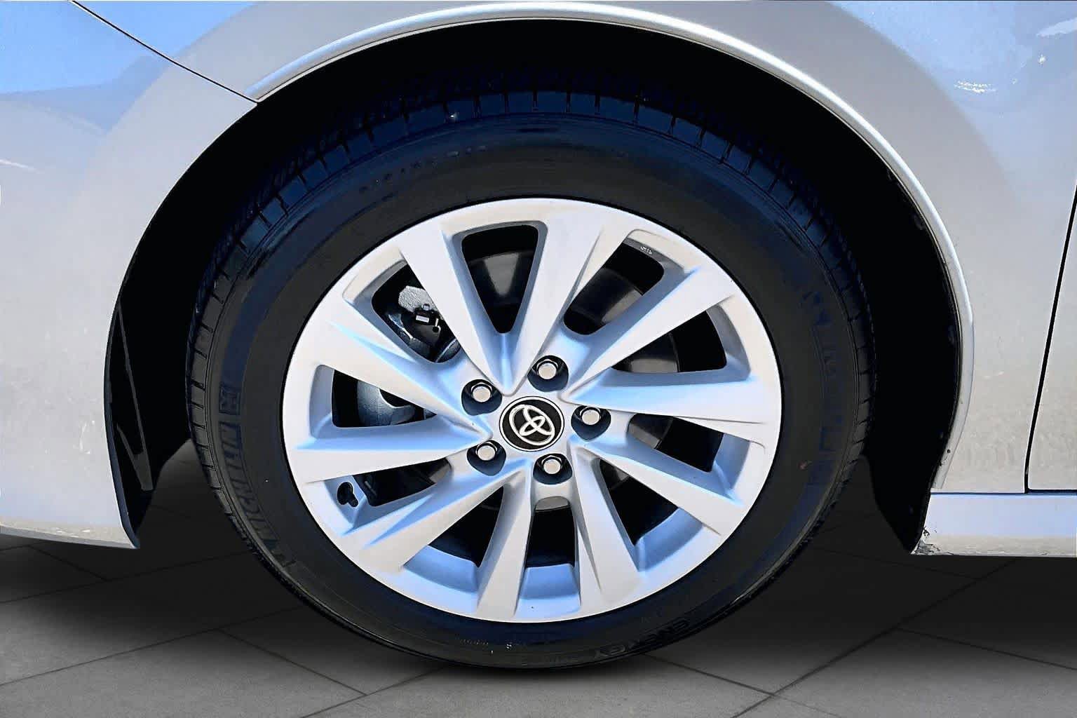 Used 2024 Toyota Camry LE w/ Convenience Package FWD image 10