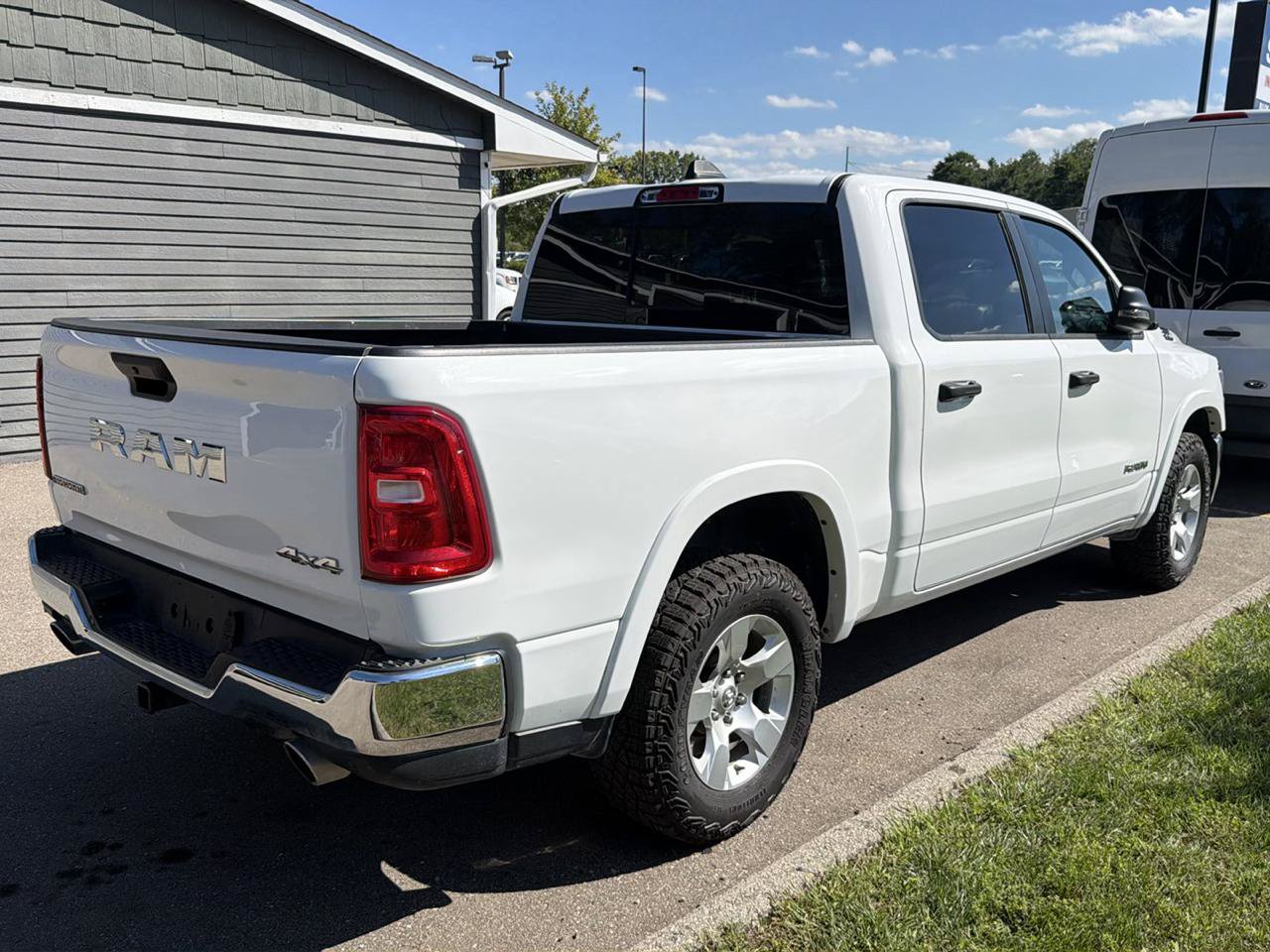 Used 2025 RAM 1500 Big Horn AWD/4WD image 3