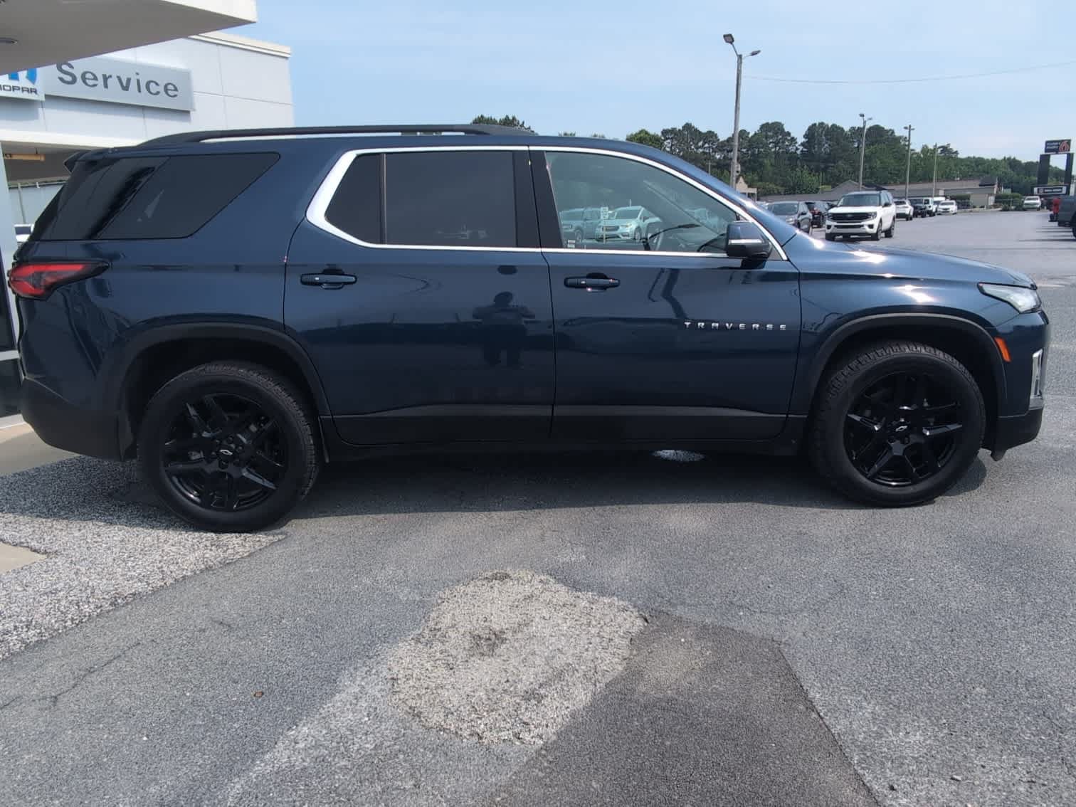 Used 2023 Chevrolet Traverse LT FWD image 13