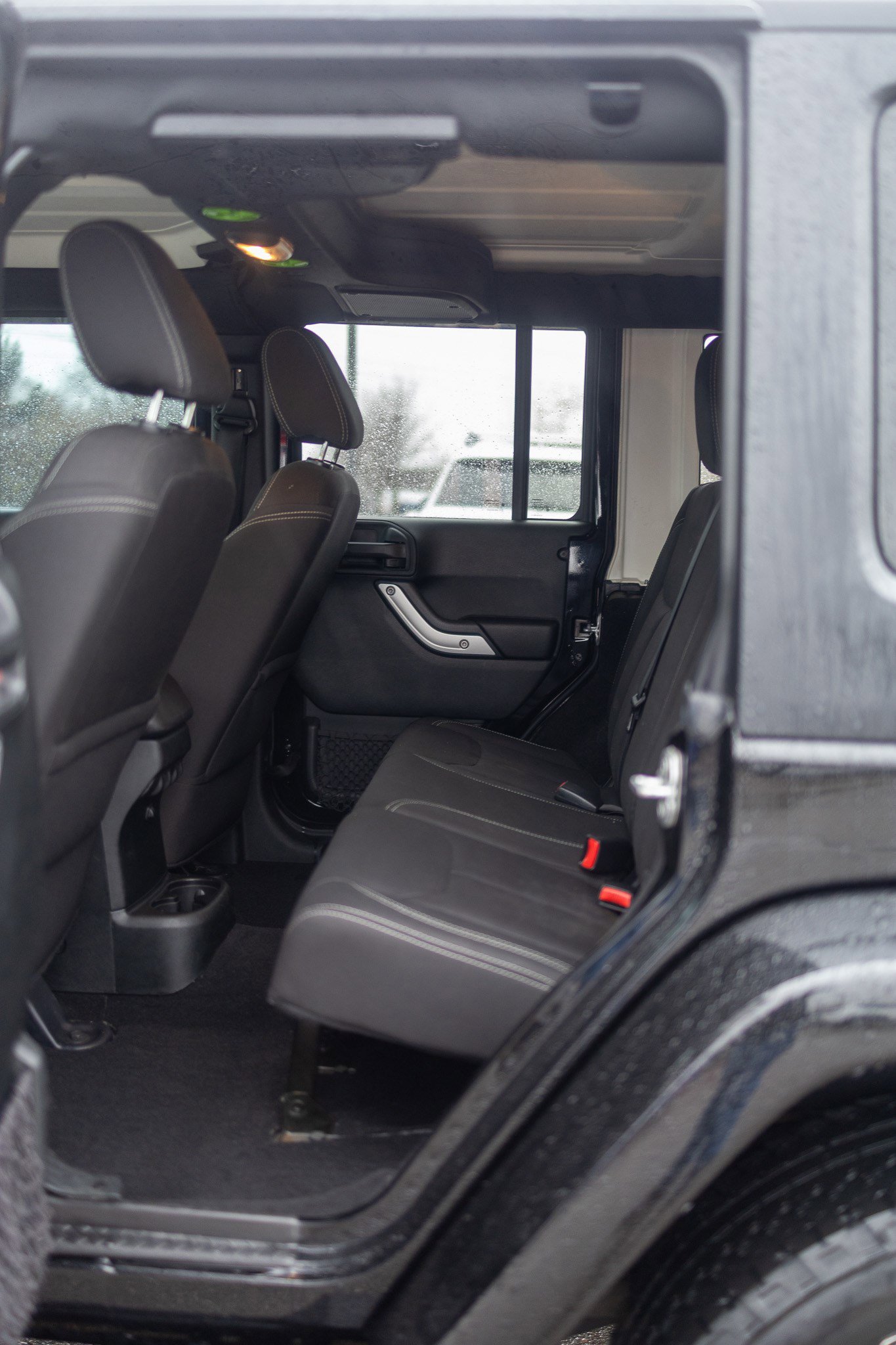 Used 2017 Jeep Wrangler Unlimited Sahara w/ Connectivity Group image 18