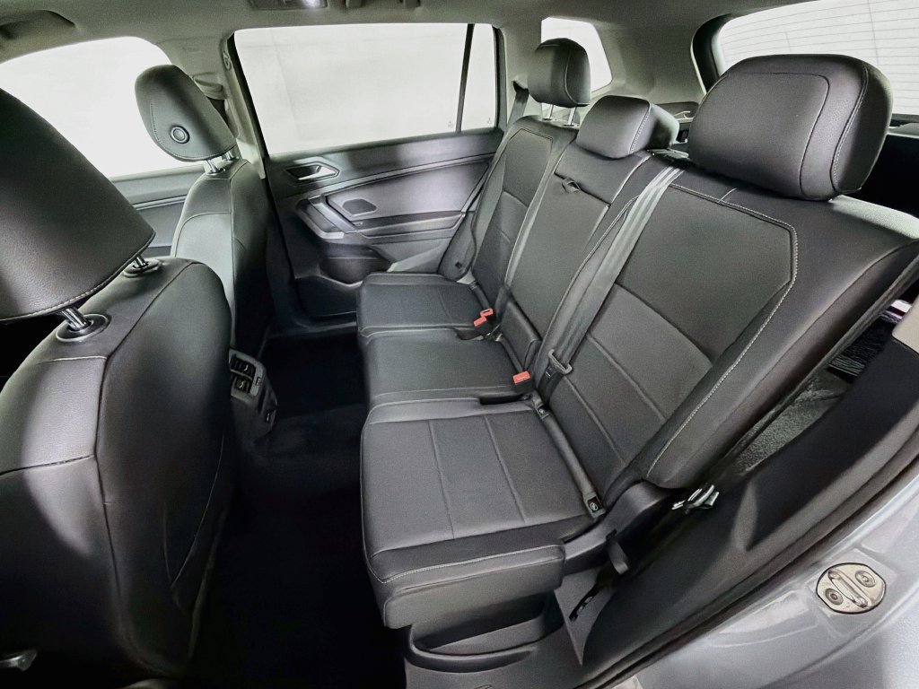 Used 2020 Volkswagen Tiguan SEL AWD/4WD image 25
