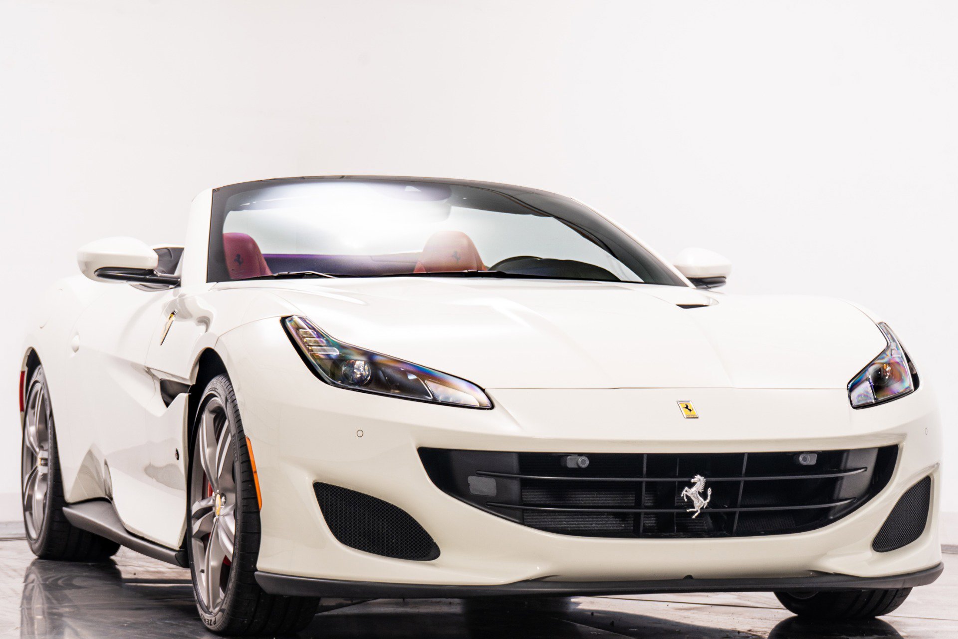 Used 2020 Ferrari Portofino image 3