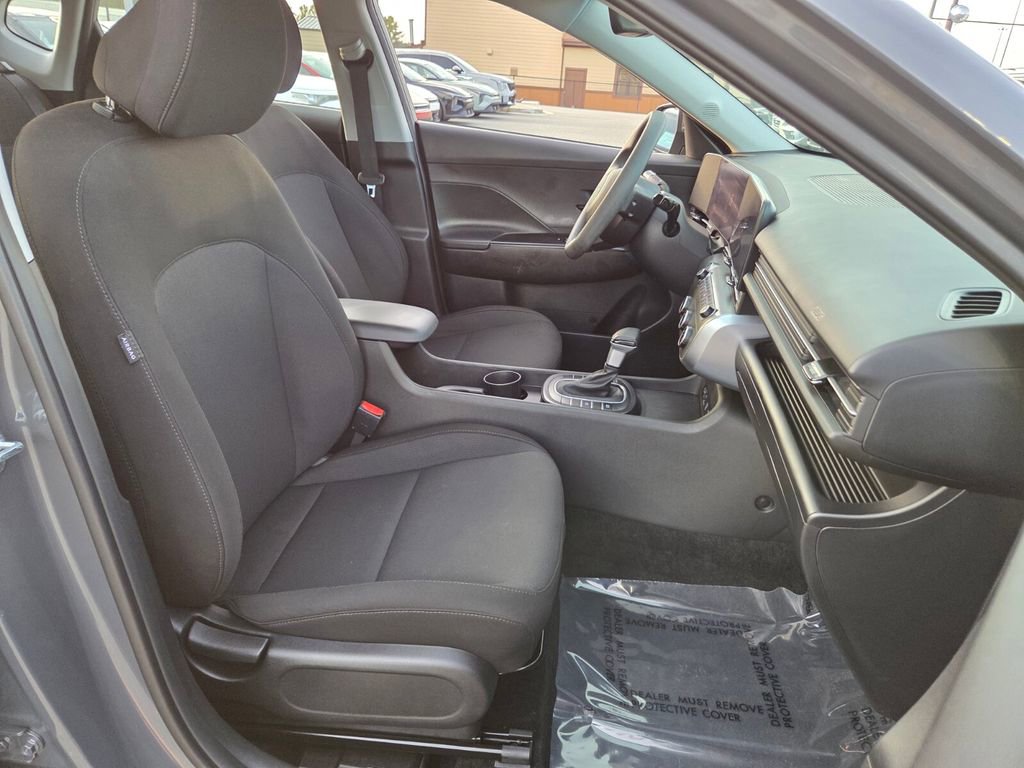 Used 2025 Hyundai Kona SE image 14