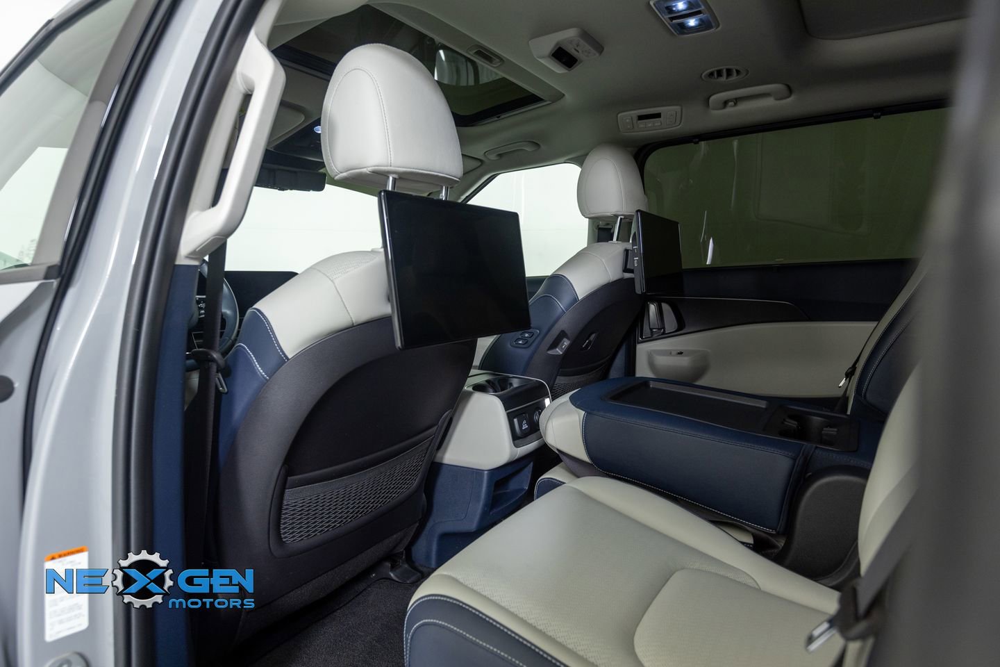 Used 2025 Kia Carnival SX Prestige FWD image 26