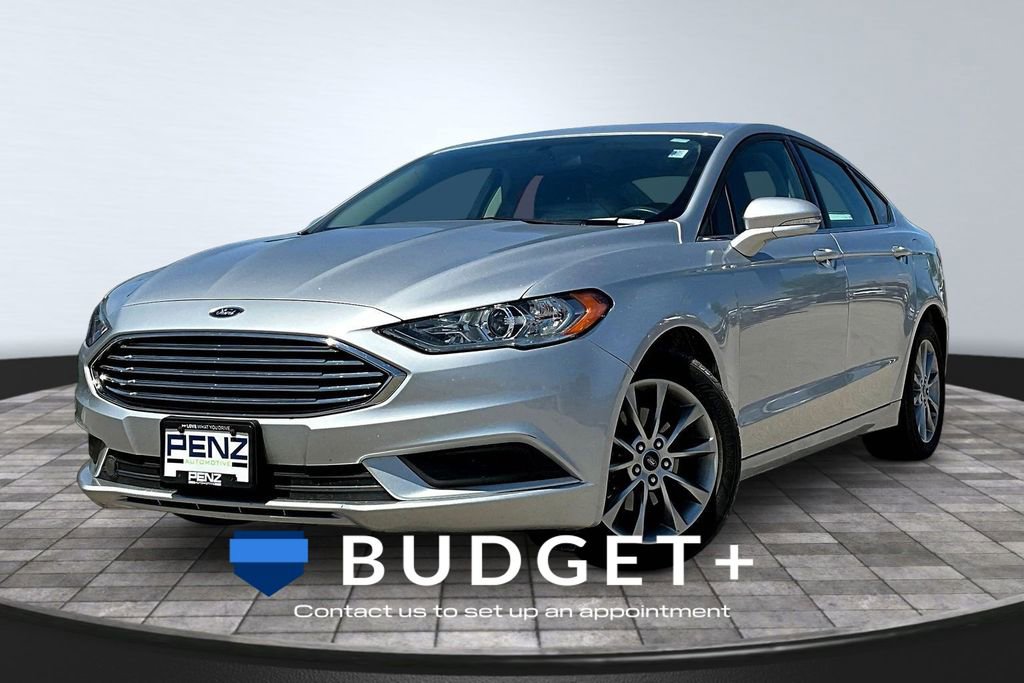 Used 2017 Ford Fusion SE w/ Fusion SE Technology Package FWD image 1