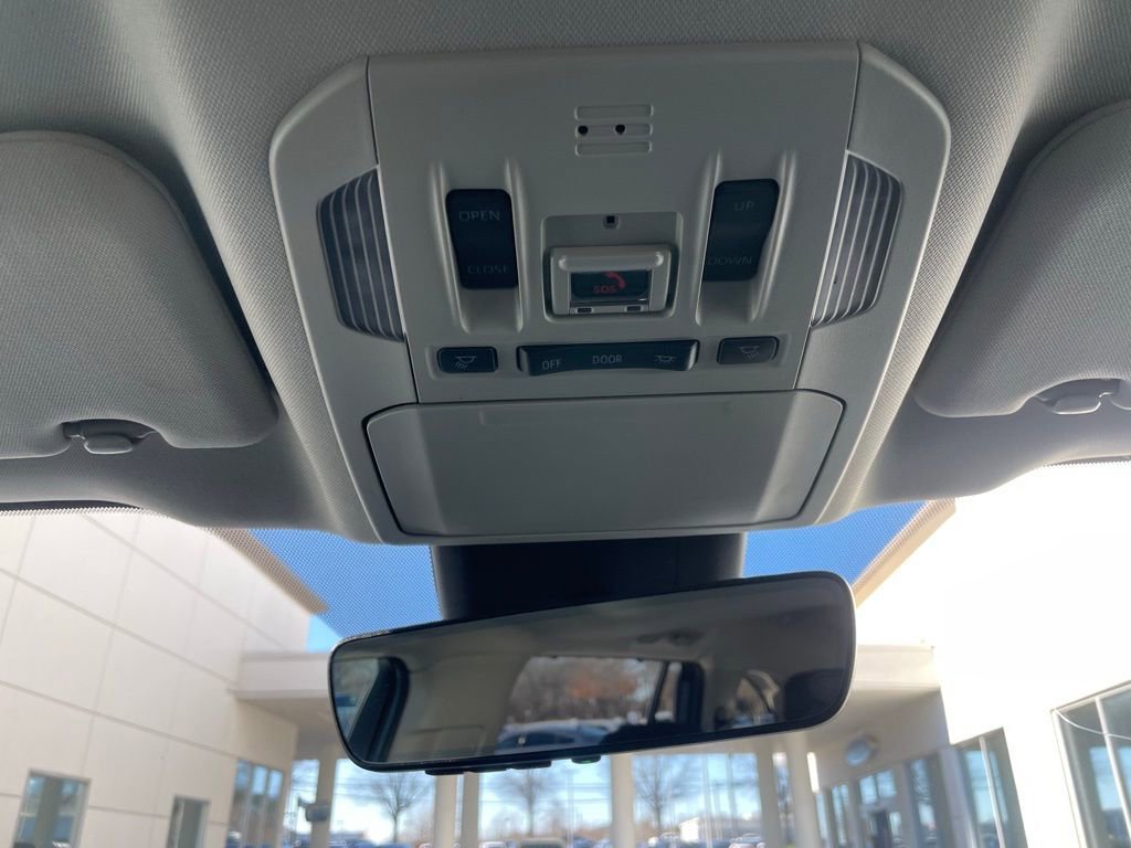 Used 2022 Toyota Highlander XLE image 16