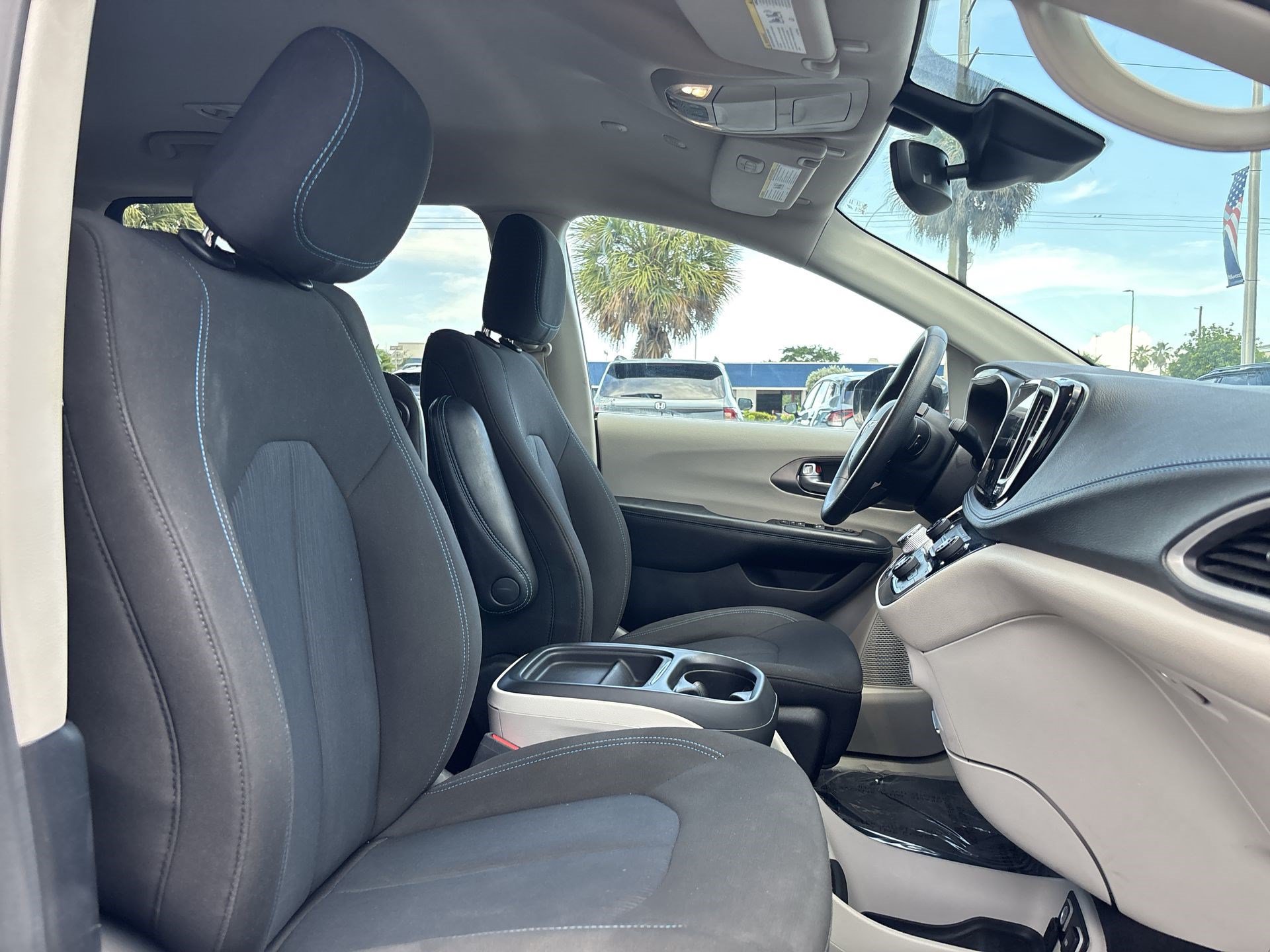 Used 2021 Chrysler Pacifica Touring FWD image 24