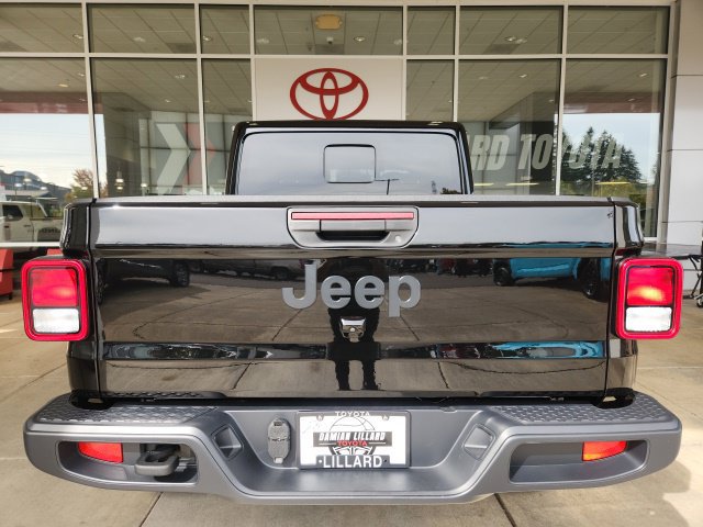 Used 2025 Jeep Gladiator Sport AWD/4WD image 13