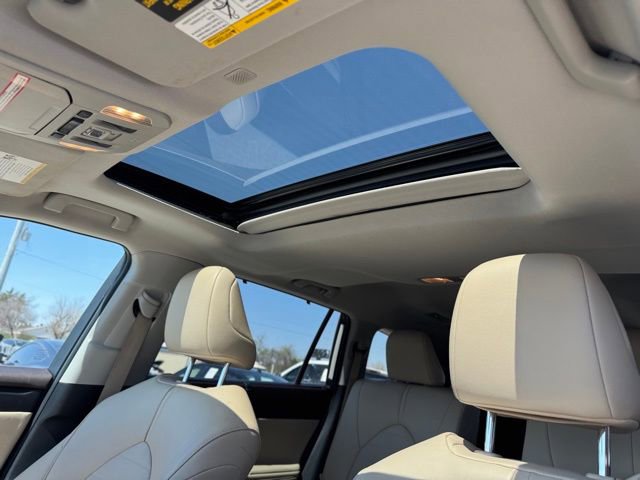 Used 2022 Toyota Highlander XLE image 12