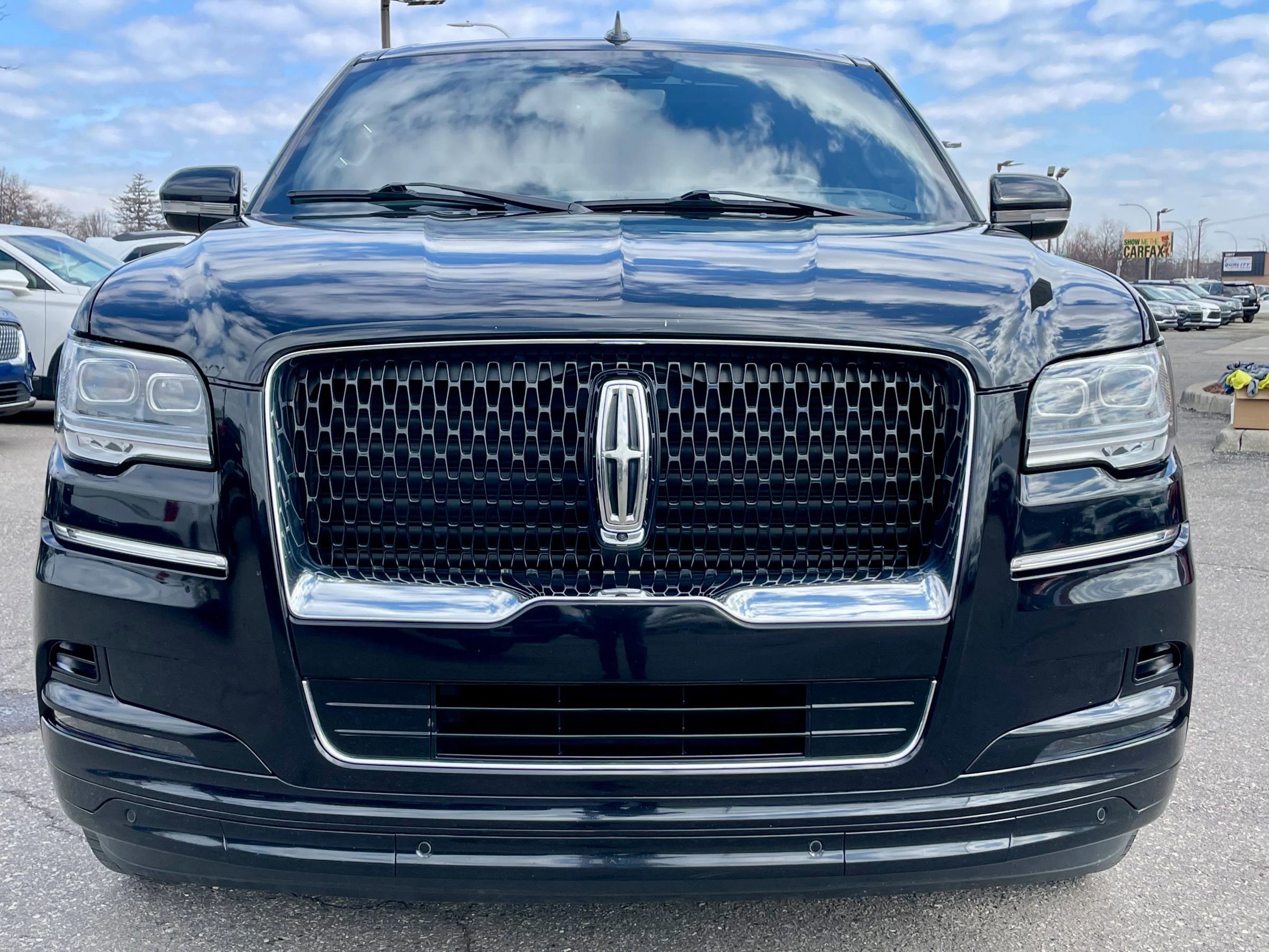 Used 2023 Lincoln Navigator Reserve image 2