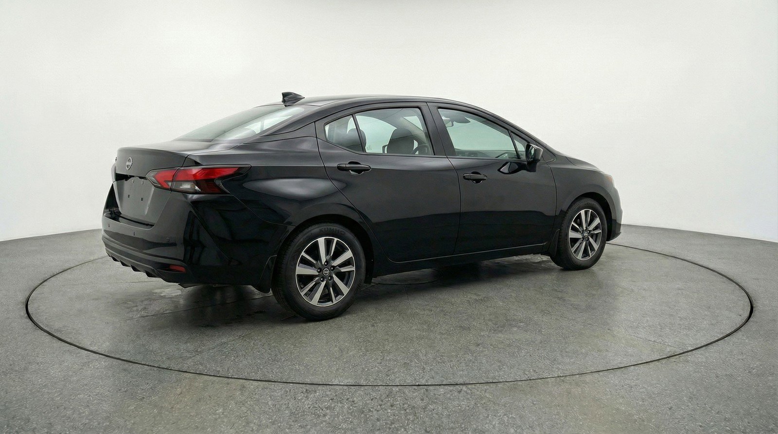 Used 2025 Nissan Versa SV image 9