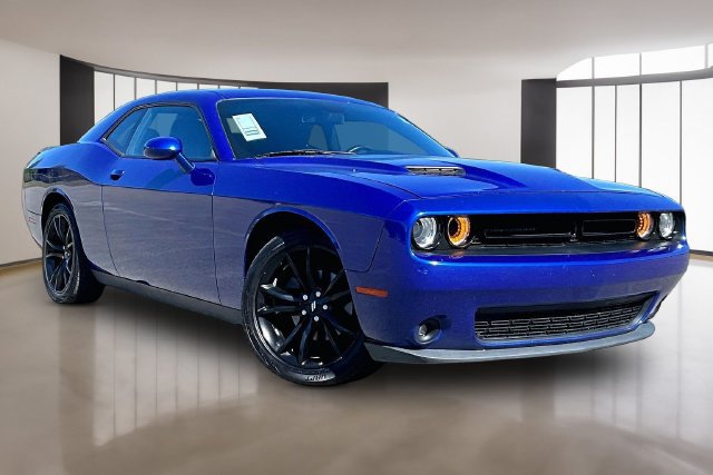 Used 2018 Dodge Challenger SXT w/ Blacktop Package RWD image 3