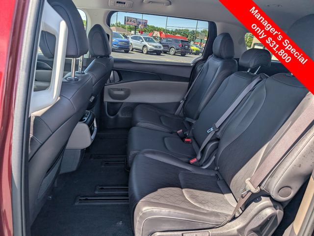 Used 2025 Kia Carnival FWD image 9