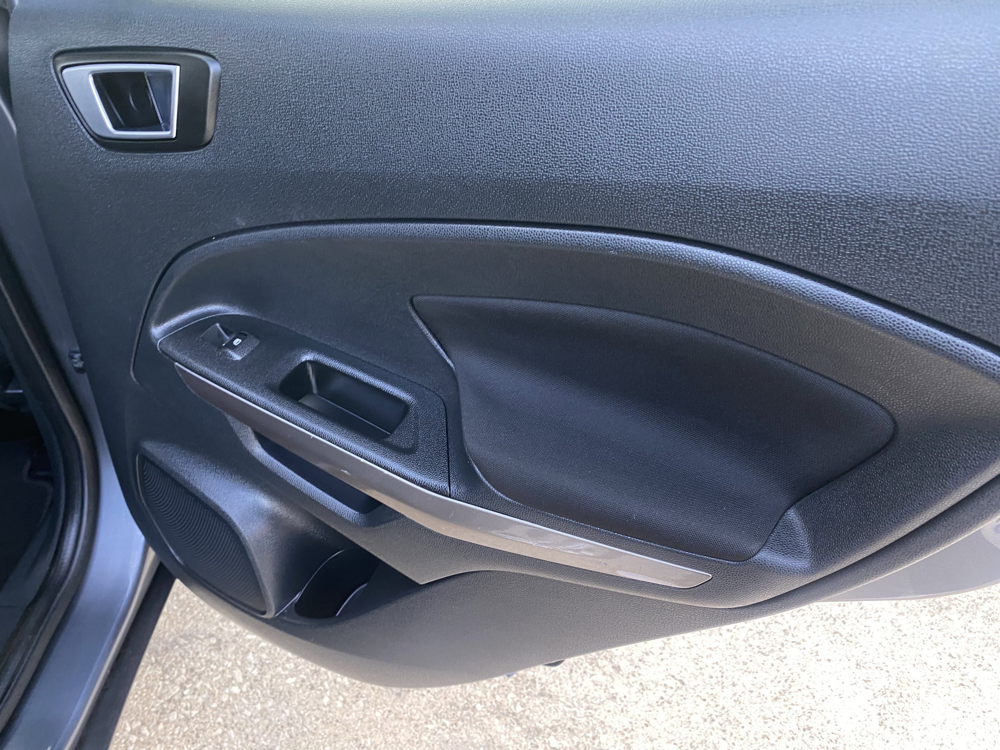 Used 2019 Ford EcoSport SE w/ SE Convenience Package image 12