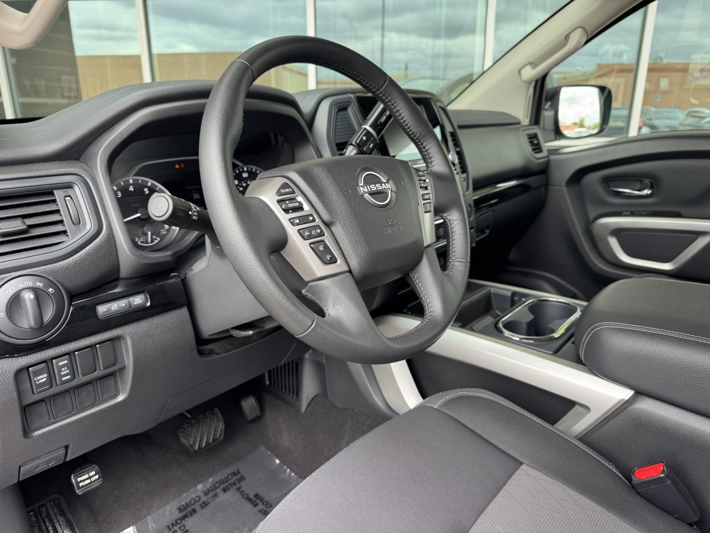 Used 2024 Nissan Titan SV w/ SV Convenience Package RWD image 34