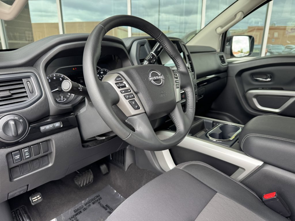 Used 2024 Nissan Titan SV w/ SV Convenience Package image 34