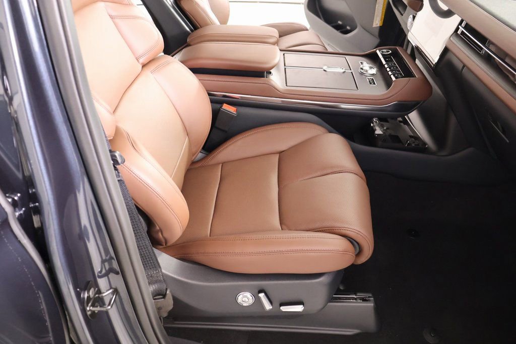 New 2025 Lincoln Navigator Reserve image 14