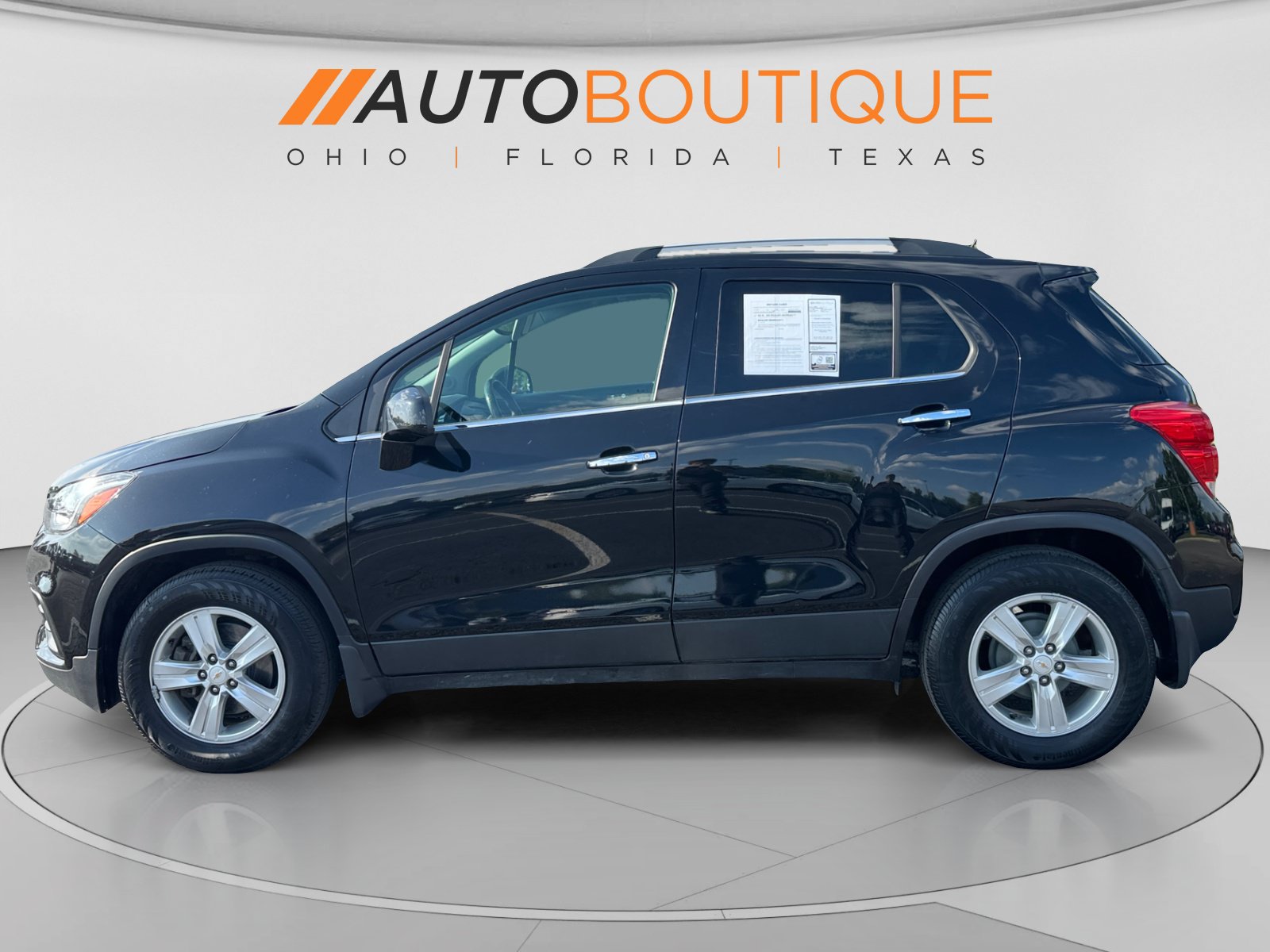 Used 2020 Chevrolet Trax LT w/ LT Convenience Package FWD image 2