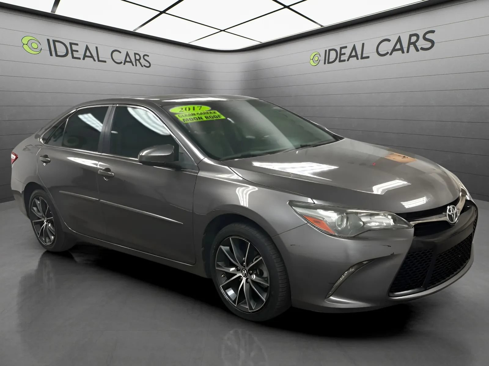 Used 2017 Toyota Camry XSE w/ Moonroof Package FWD image 3