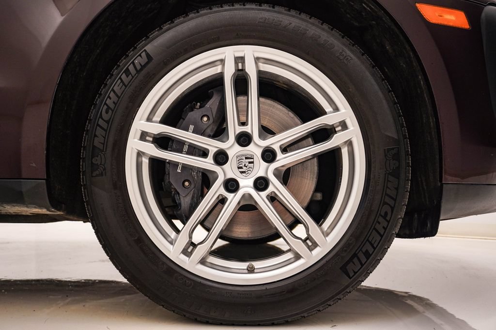 Used 2023 Porsche Macan Turbo AWD/4WD image 13