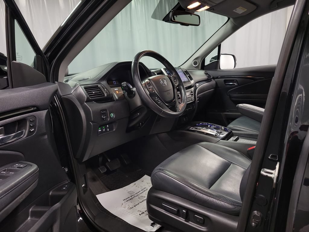 Used 2018 Honda Pilot Touring image 12